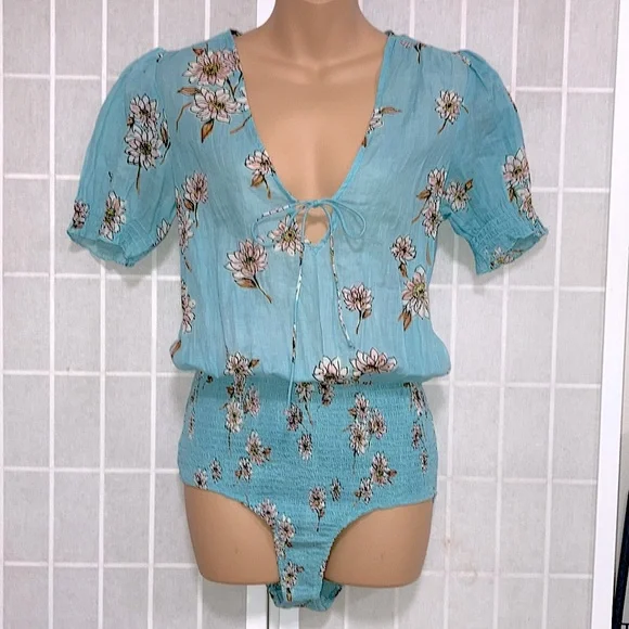 Intimately by FREE PEOPLE Floral Print Babyblue Short Sleeve Bodysuit Blouse S - Picture 1 of 12